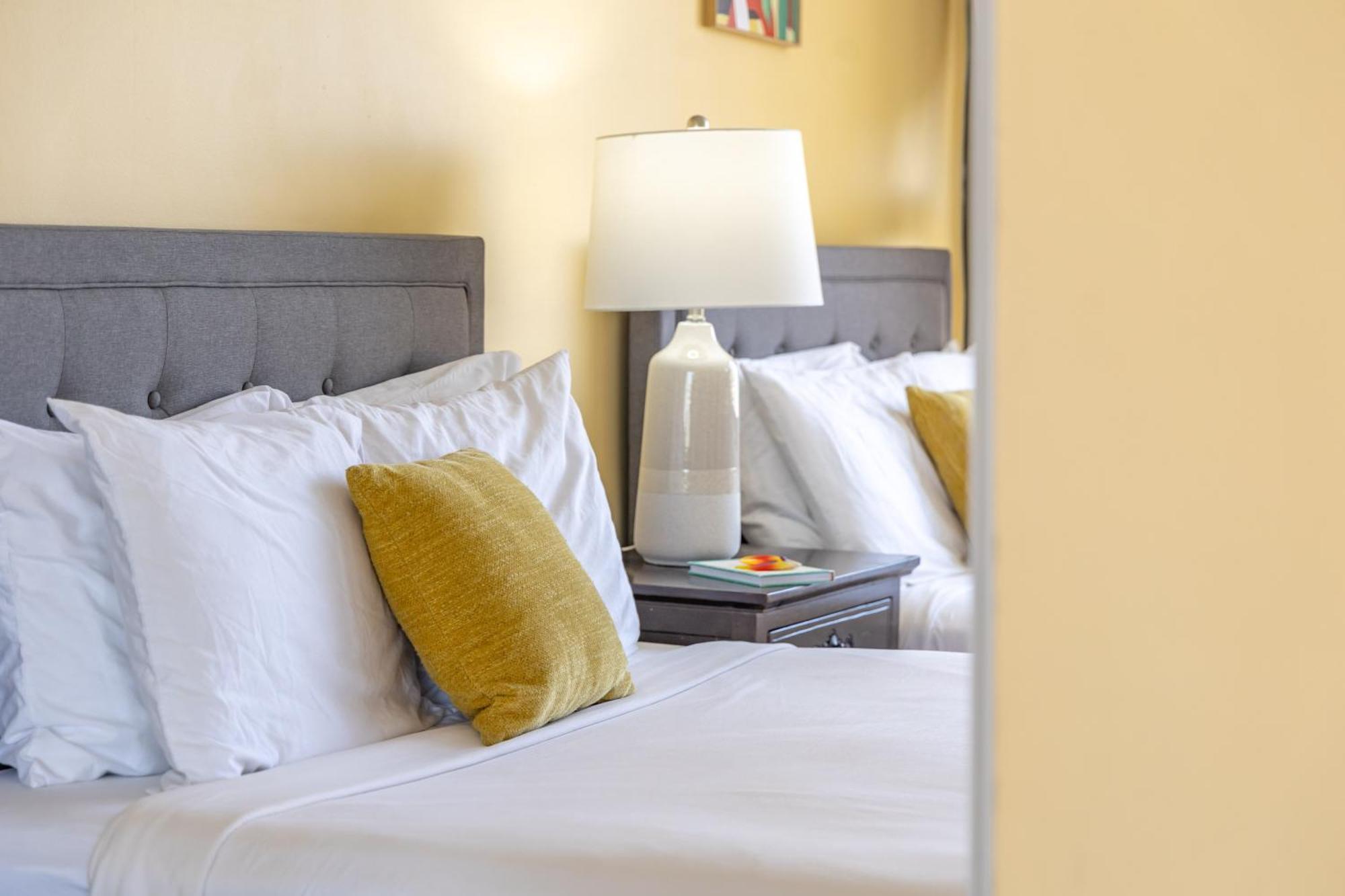 Beautiful 1Br, Steps To Waikiki Beach And Parking 檀香山 外观 照片